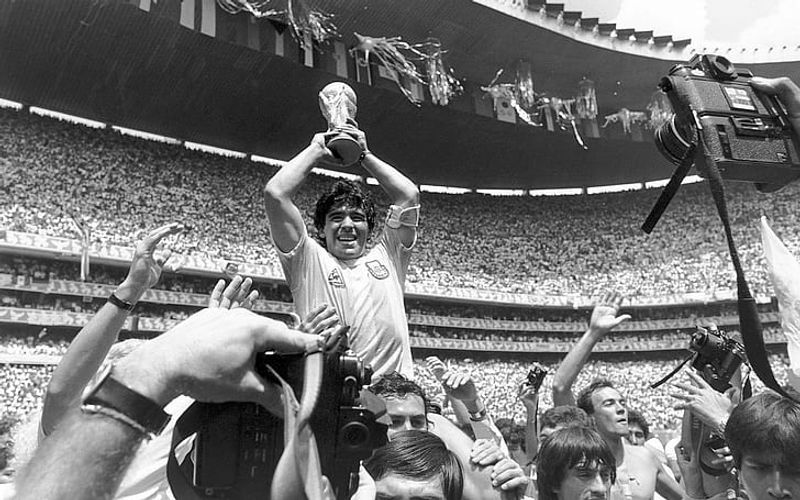 diego-armando-maradona-wallpaper-preview