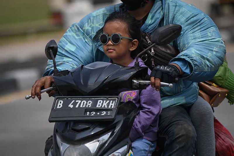 pemudik-motor-kelebihan-muatan-bawa-anak-3
