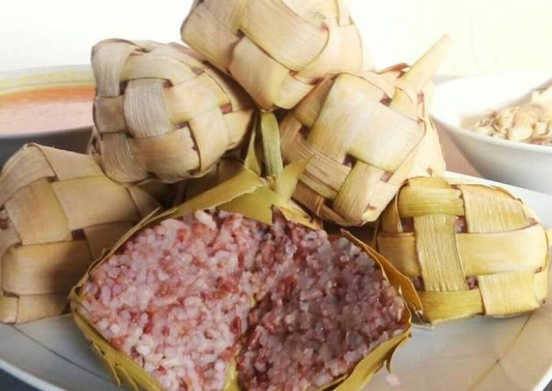 ketupat-beras-merah-foto-resep-utama