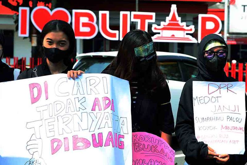 mahasiswa-tuntut-pengesahan-ruu-perampasan-aset-1