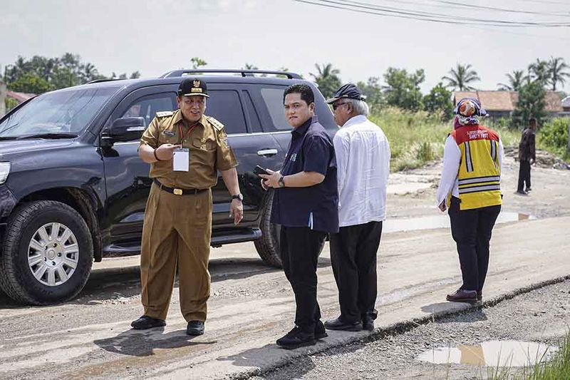 menteri-bumn-dan-pupr-tinjau-jalan-lampung-selatan-01