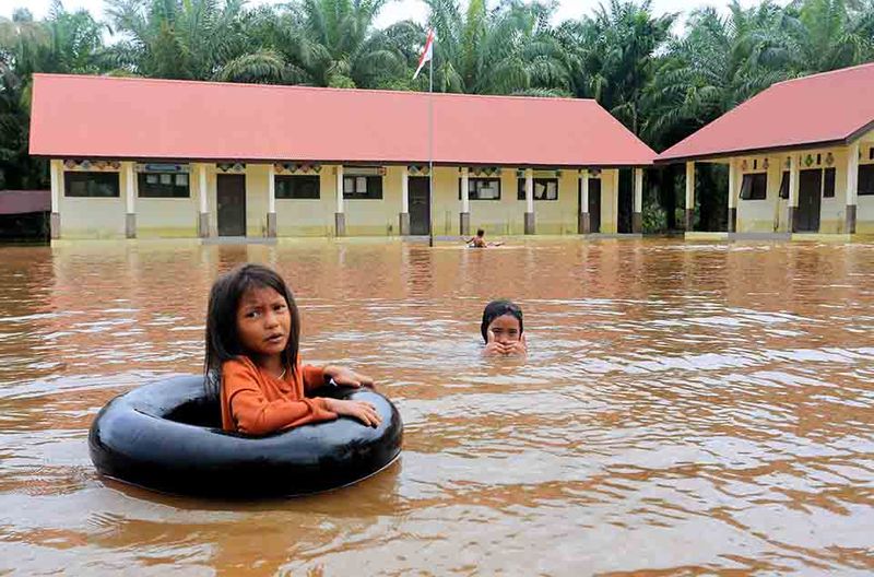 sekolah-diliburkan-akibat-banjir-di-aceh-barat-6