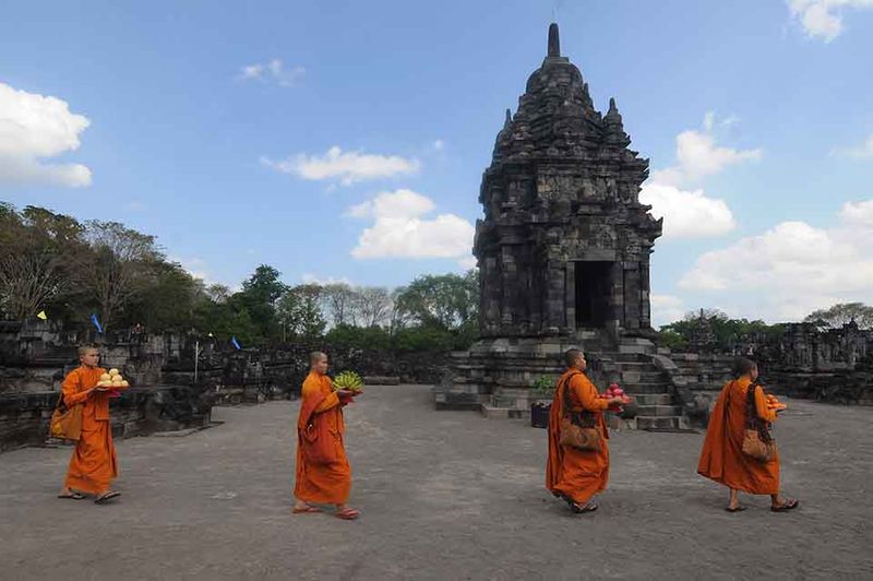 persiapan-waisak-di-candi-sewu-7