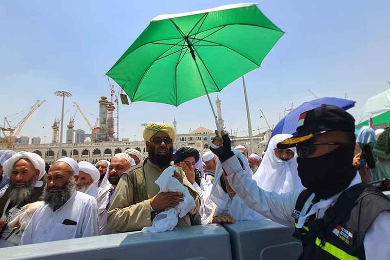 cuaca-panas-di-mekkah-6