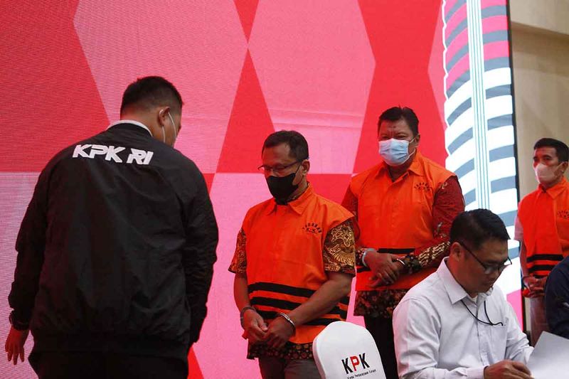 kpk-tahan-tiga-pejabat-kabupaten-pemalang-5