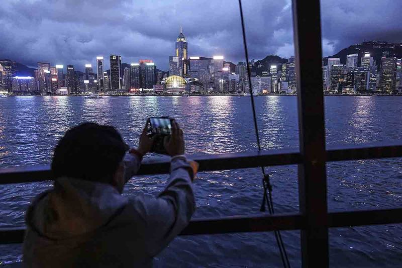 wisata-victoria-harbour-hong-kong-04