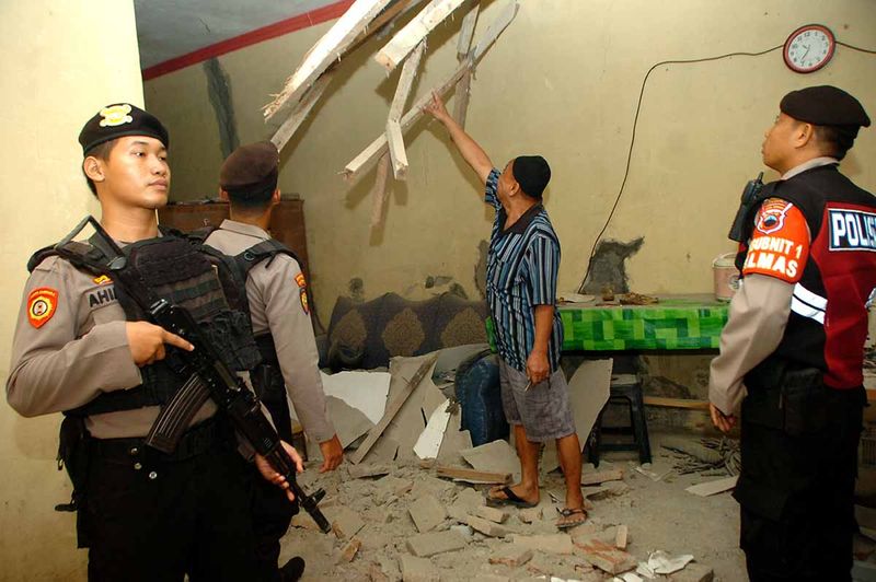 dampak-gempa-bumi-satu-rumah-rusak-5