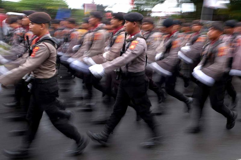 parade-defile-hari-bhayangkara-ke-77-(1)