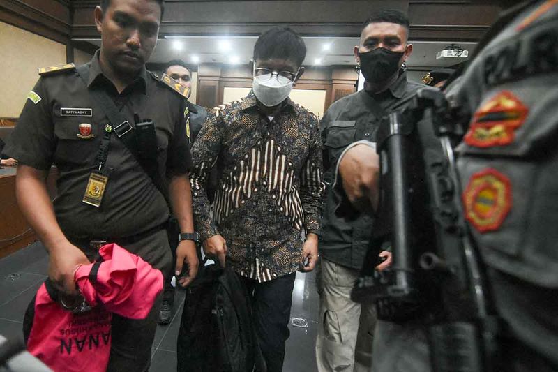 sidang-eksepsi-johnny-g-plate-3