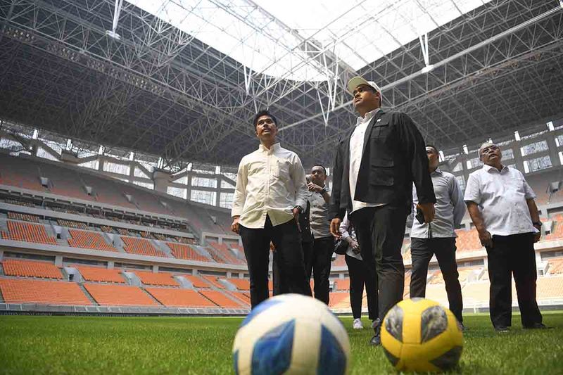 menpora-tinjau-stadion-jis-5