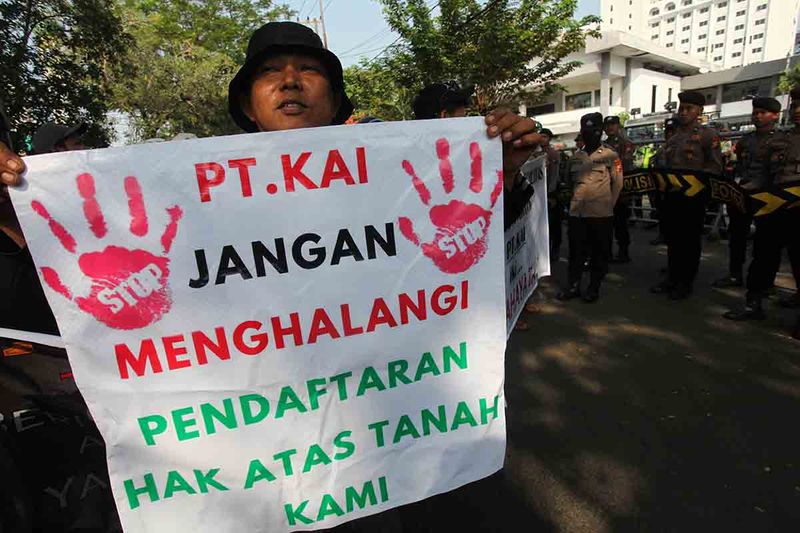 unjuk-rasa-di-pt-kai-daop-8-surabaya-1