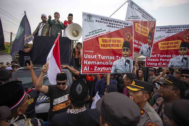 aksi-tuntut-panji-gumilang-3