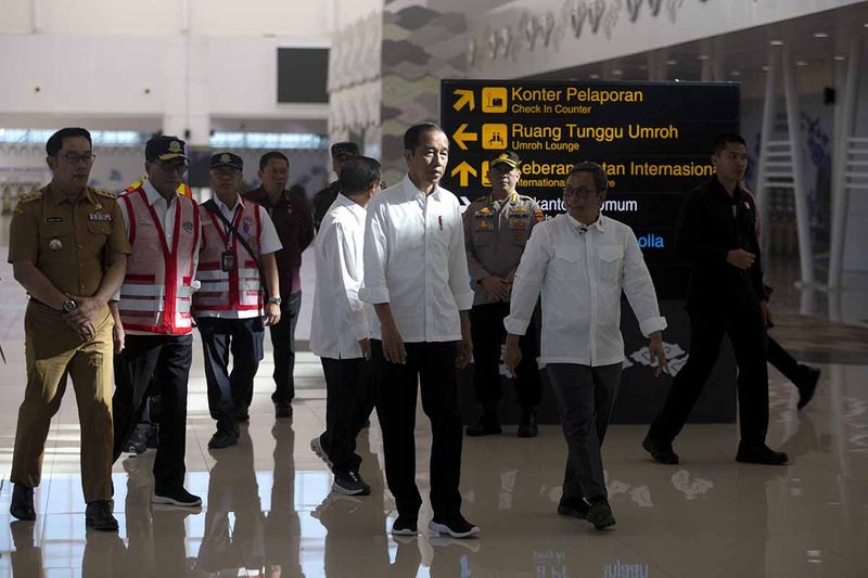 presiden-joko-widodo-meninjau-bandara-kertajati-4