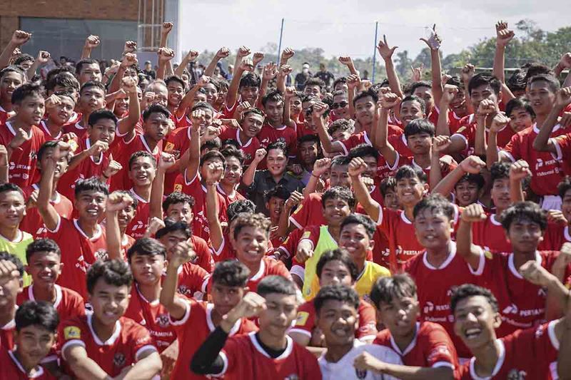 ketum-pssi-tinjau-seleksi-timnas-u-17-bali-05