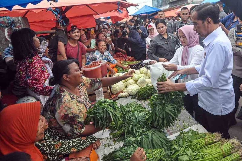 presiden-joko-widodo-kunjungi-pasar-di-bengkulu-8
