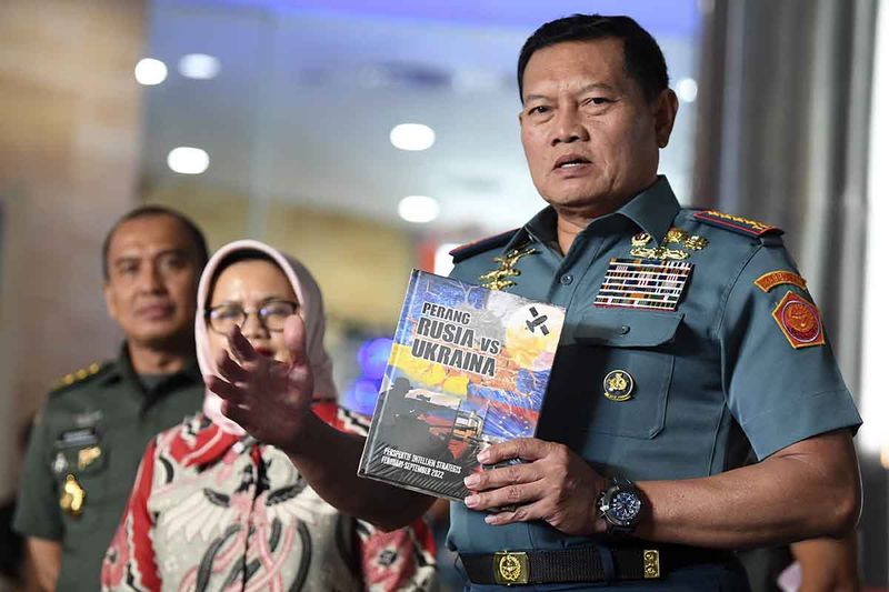 panglima-tni-luncurkan-buku-perang-rusia-vs-ukraina-9