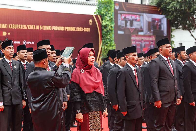 pelantikan-anggota-kpu-kabupaten-dan-kota-8