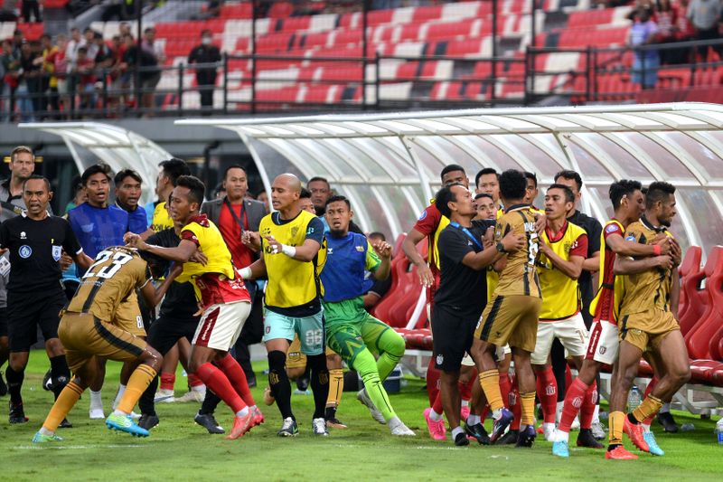 antarafoto-bali-united-kalahkan-dewa-united-290723-fik-4