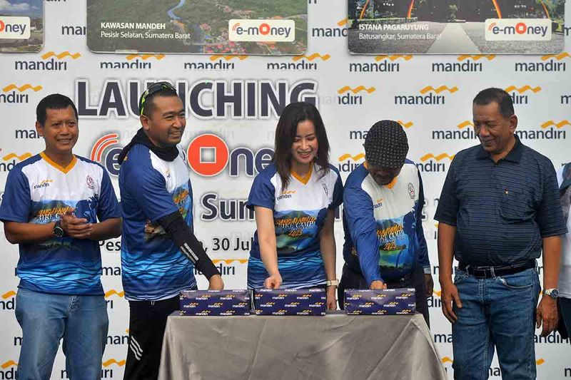 launching-e-money-mandiri-edisi-pariwisata-2