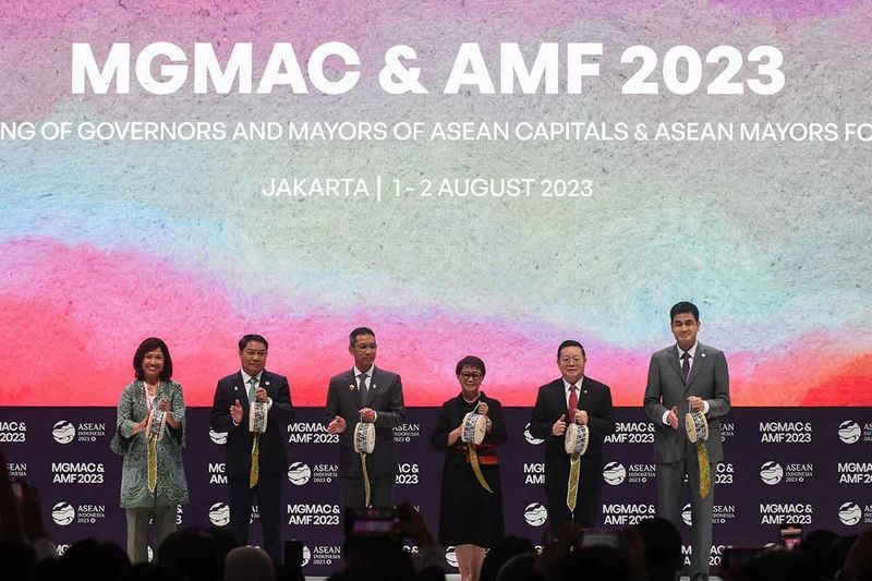 pembukaan-pertemuan-gubernur-dan-wali-kota-se-asean-4