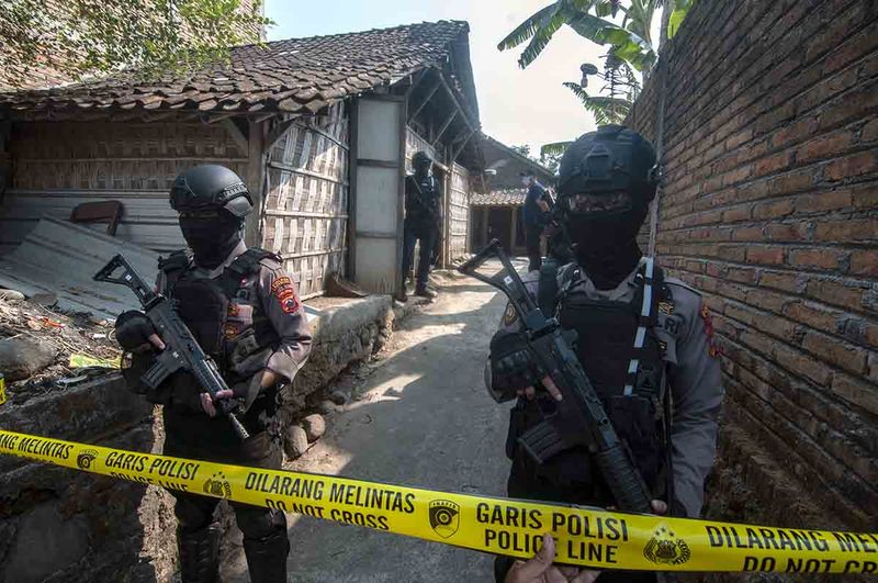 olah-tkp-rumah-terduga-teroris-di-boyolali-2