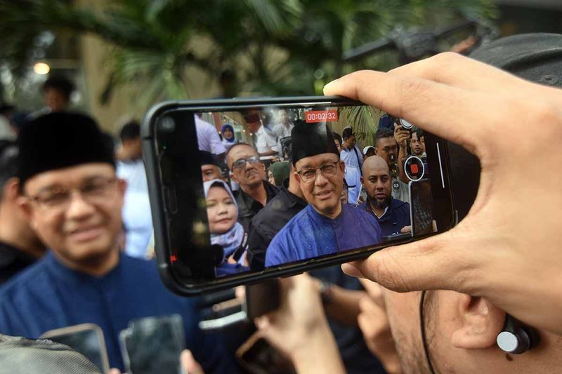 anies-baswedan-kunjungi-rumah-temu-relawan-duren-tiga-4