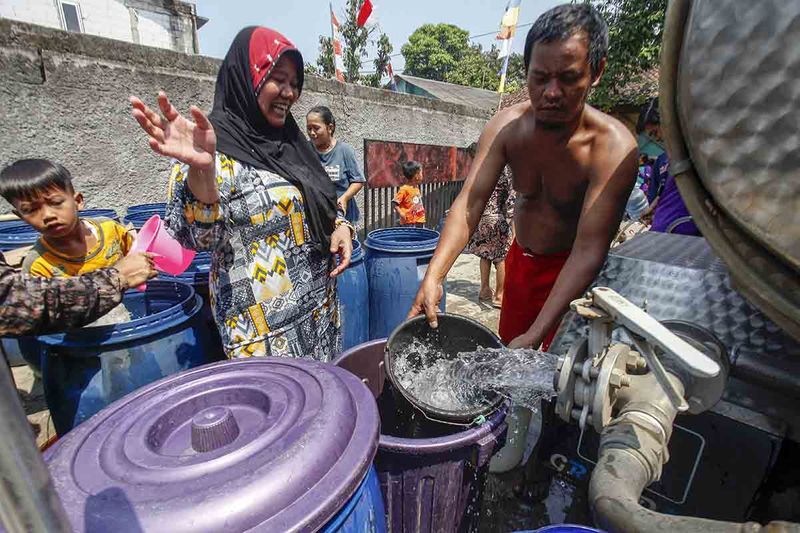 distribusi-air-bersih-daerah-terdampak-kekeringan-di-bogor-3