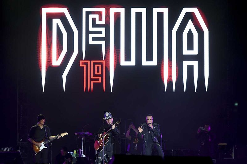 konser-dewa-19-all-stars-01
