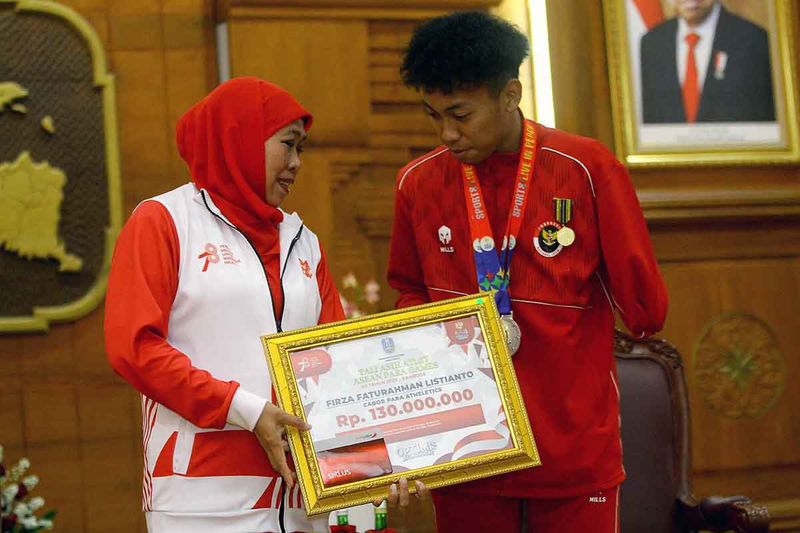 penyerahan-penghargaan-dan-bonus-atlet-asean-paragames-jawa-timur-4