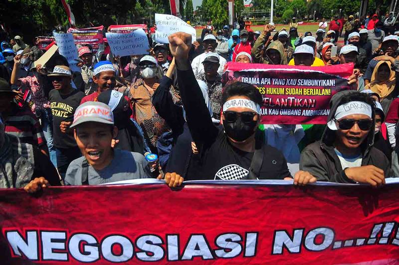 unjuk-rasa-perangkat-desa-terpilih-di-kudus-4