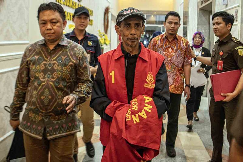 mantan-direktur-utama-pt-bukit-asam-ditetapkan-tersangka-1