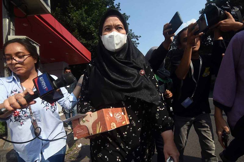isteri-mantan-sekretaris-mahkamah-agung-diperiksa-kpk-2