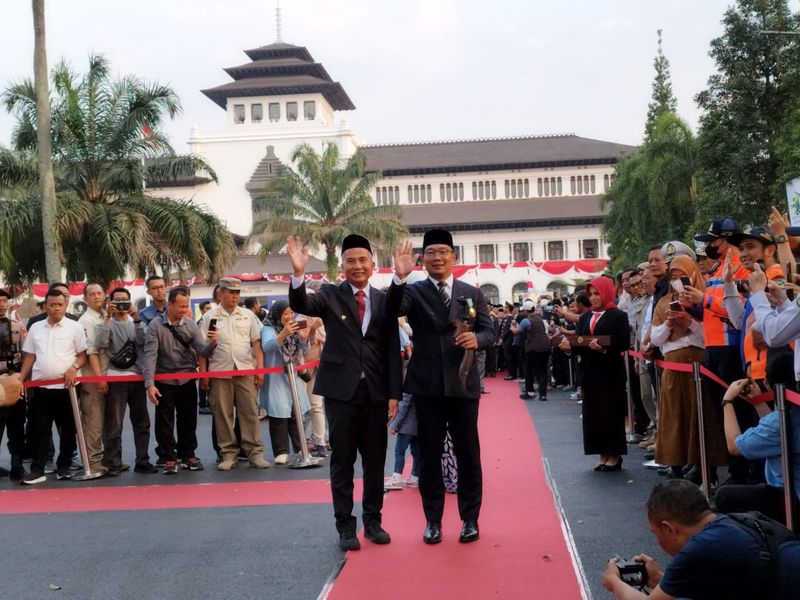Bey Machmudin dan Ridwan Kamil