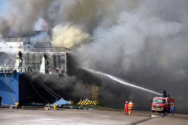 roro-terbakar-merak-6