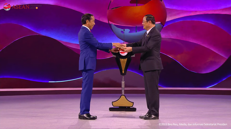 Presiden Jokowi dan PM Sonexay Siphandone KTT ASEAN