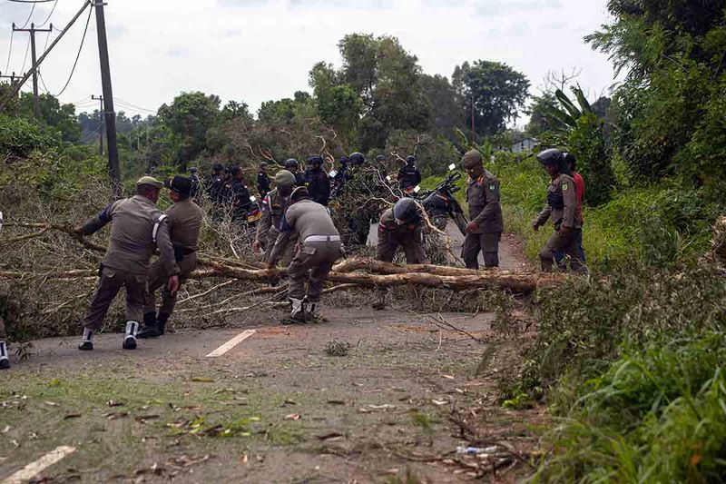blokir-jalan-tolak-relokasi-pulau Rempang batam-3