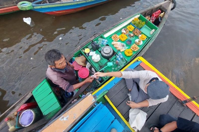 Pedagang Pasar Terapung Kuin