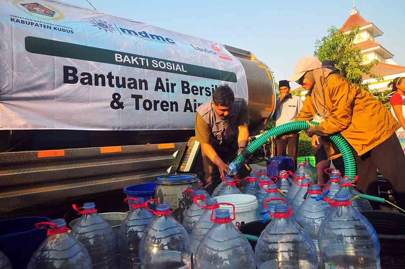 aksi-wartawan-peduli-kekeringan-di-kudus-2