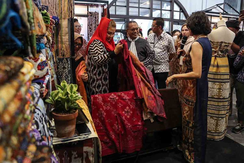 pameran-pikat-wastra-nusantara-dan-funky-kebaya-1