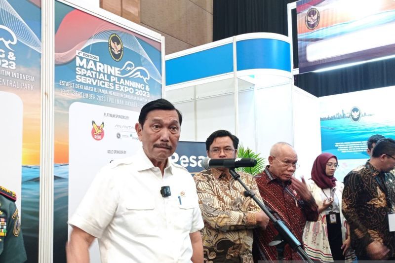 Luhut Sebut Potensi Minyak Bumi di Warim Papua