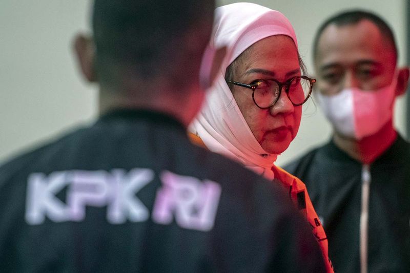 mantan-dirut-pertamina-karen-agustiawan-ditahan-kpk-8