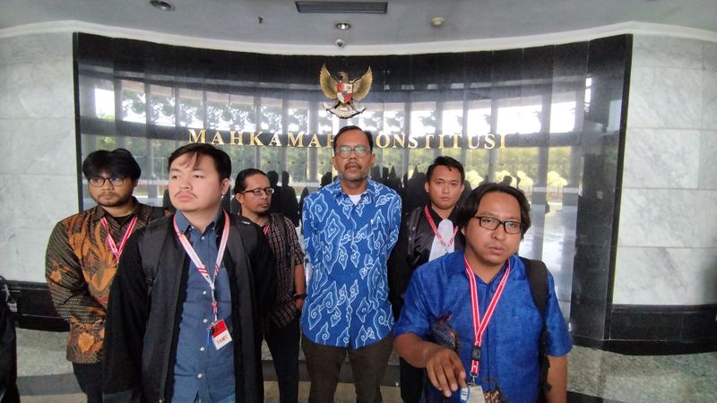 Harris Azhar dan AJI Gugat UU ITE