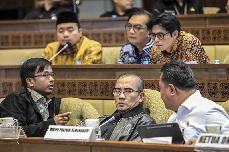 rapat-konsultasi-kpu-mendagri-serta-bawaslu-dengan-komisi-ii-dpr-1