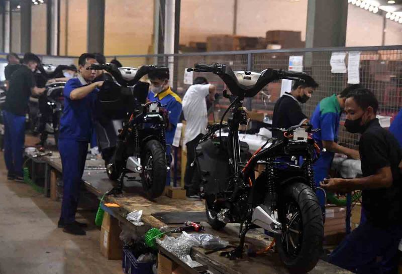 produksi-sepeda motor listrik di-bogor-1
