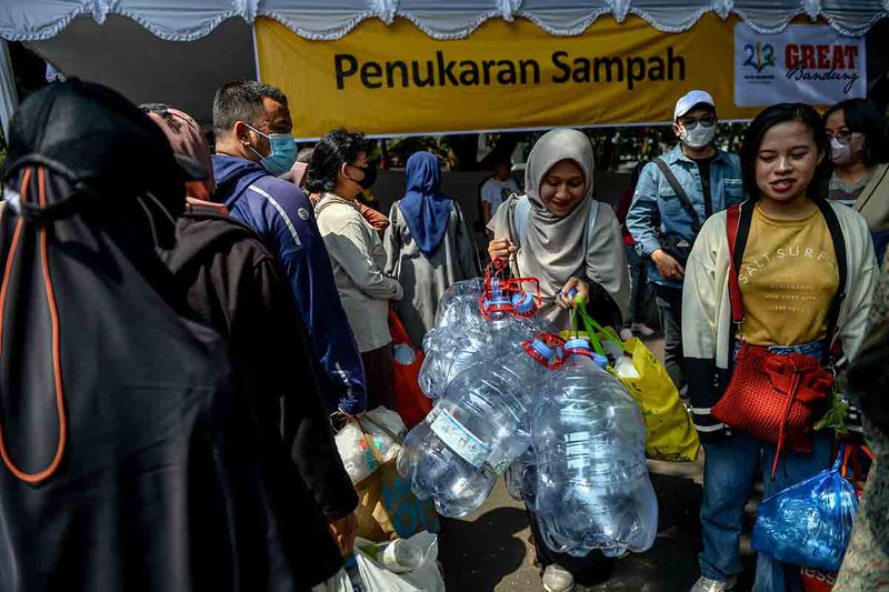 belanja-dengan-sampah-daur-ulang-2