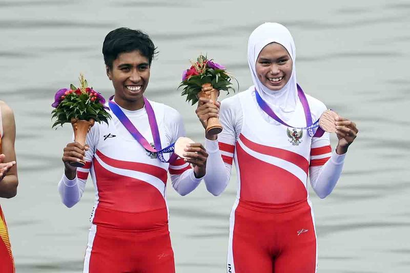 medali-pertama-indonesia-03