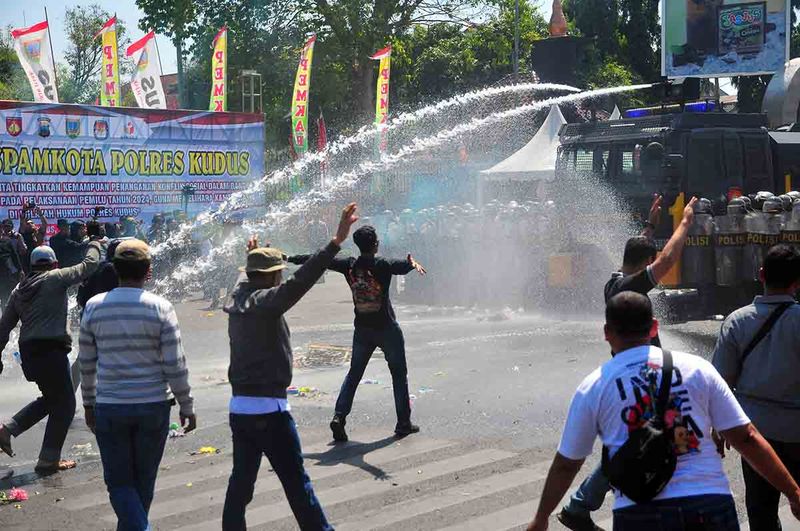 latihan-pengamanan-pemilu-di-kudus-6