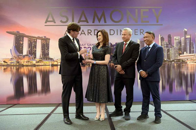 bank-mandiri-sabet-penghargaan-asiamoney-3