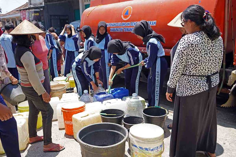 pelajar-salurkan-air-bersih-temanggung-2