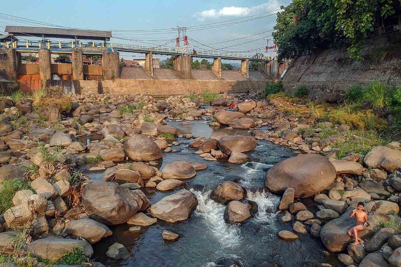 kekeringan-sungai-ciliwung-bogor-1
